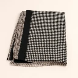 روسری بافت زنانه طرح چهارخانه ریز (houndstooth) thumbnail 2